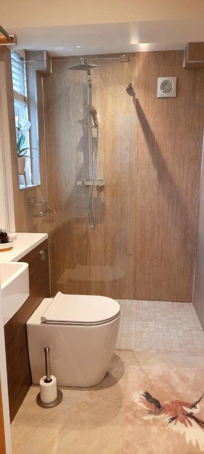 Quaint Little Guest Suite With Private Parking Newport  Exterior photo